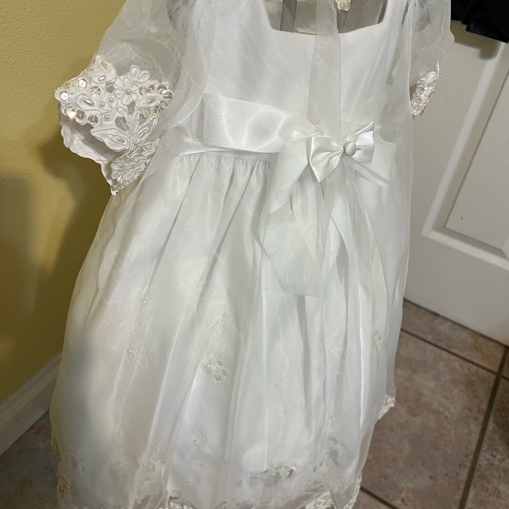 Elegant White Lace Baby Dress EXCLUSIVE OF DECORATION

christing gown
Size 1-2 - Picture 3 of 12